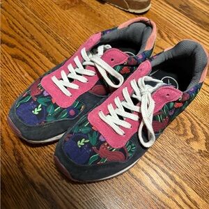 inkkas Floral Pattern Pink and Navy Sneakers